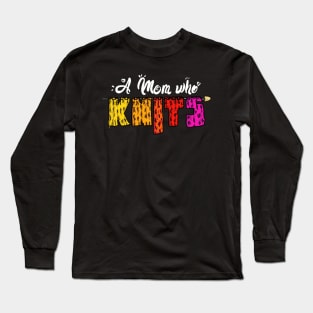 Womens A Mom Who Knits Funny Knitters and Crocheters Long Sleeve T-Shirt